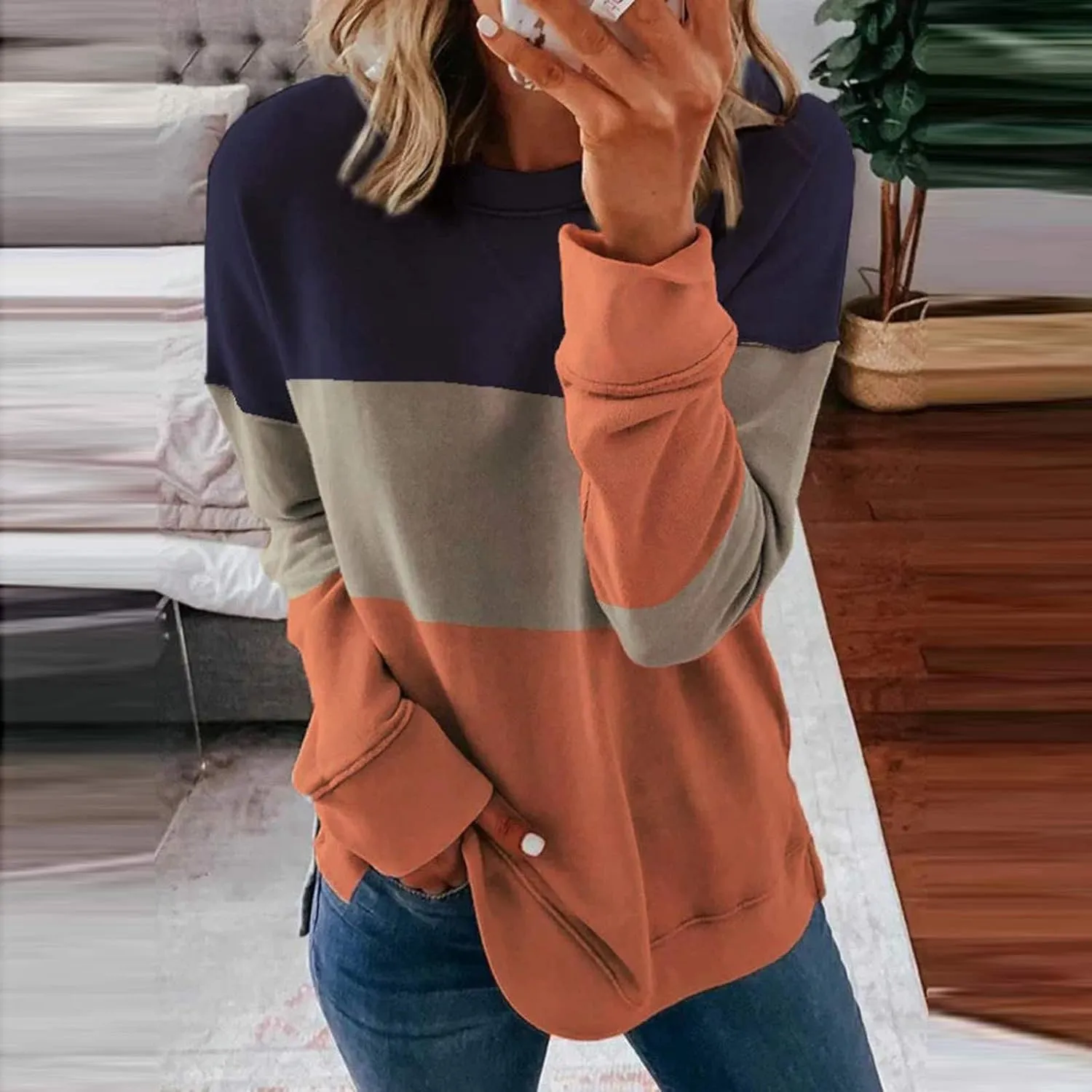 Crew Neck Sweatshirts Women Casual Loose Soft Long Sleeve Pullover Color Block Side Split Tops Lightweight Fall Outfit