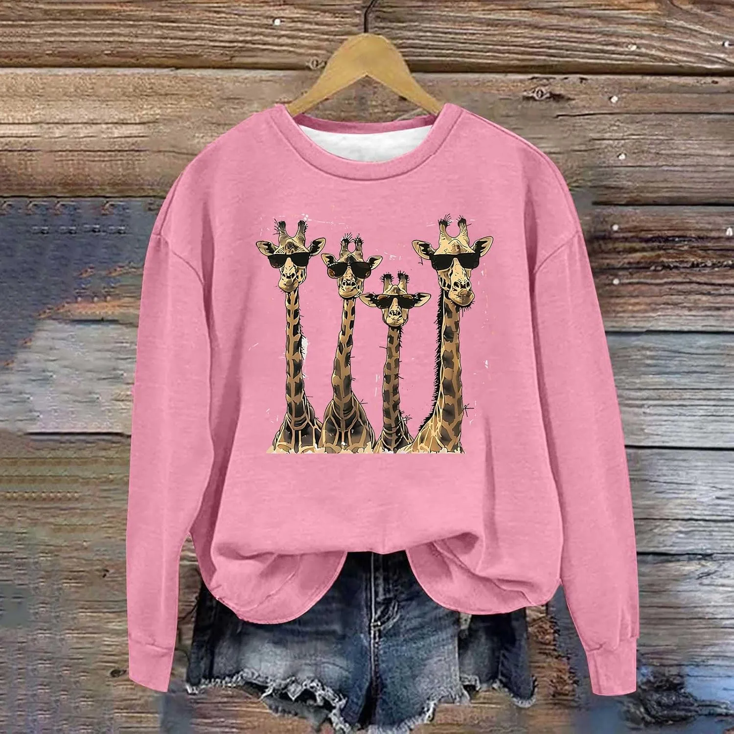 Womens Sweatshirts Pullover Long Sleeve Crewneck Cute Giraffe Graphic Tops Fashion Casual Loose Fleece Sweater Blouses